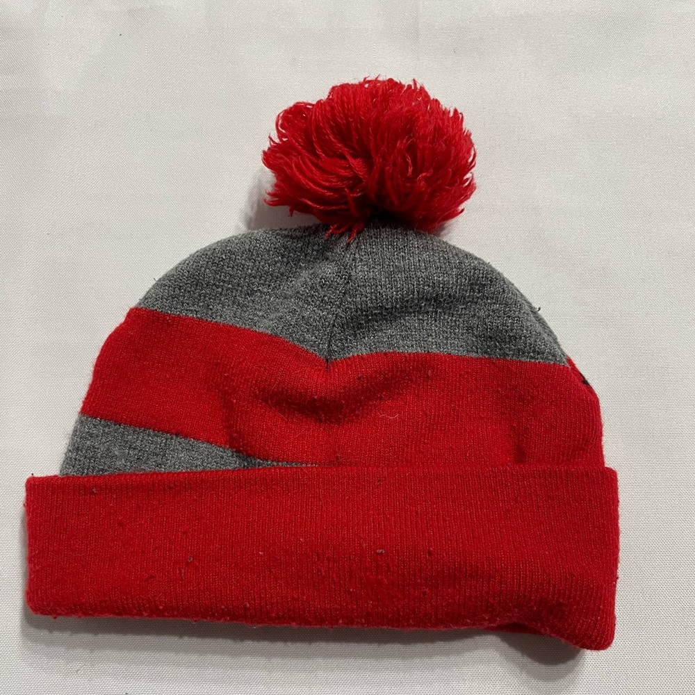Youth Nintendo Super Mario beanie Power Up great condition red & gray - Picture 2 of 3